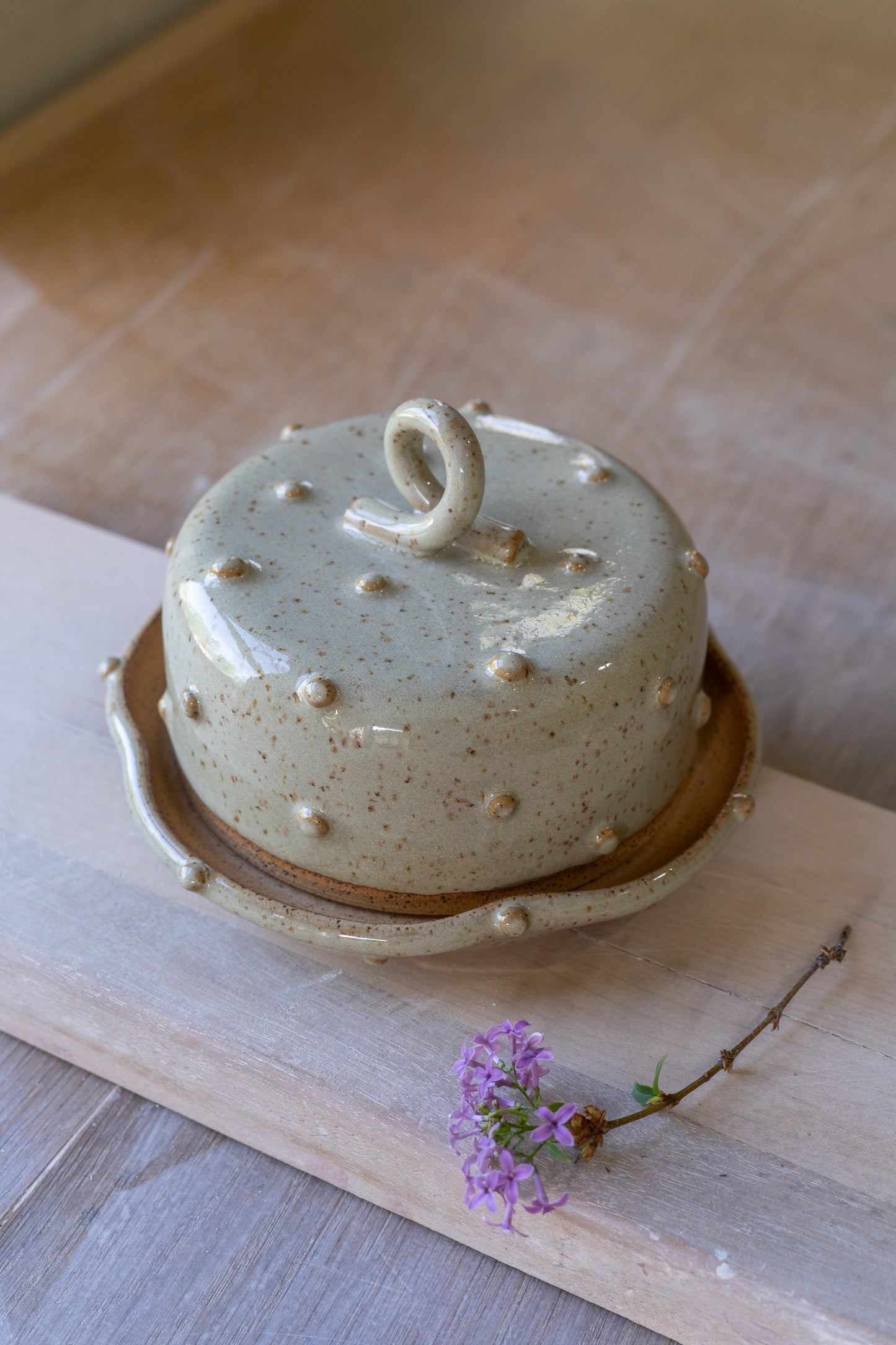 Bold Dot Butter Dish in Speckled Grey