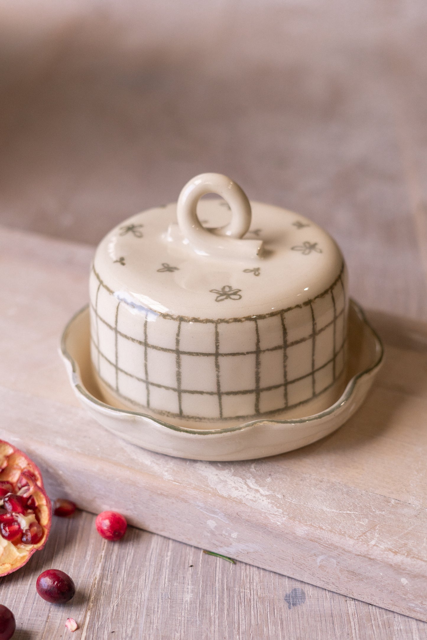 Ditsy Floral Butter Dish in Olive