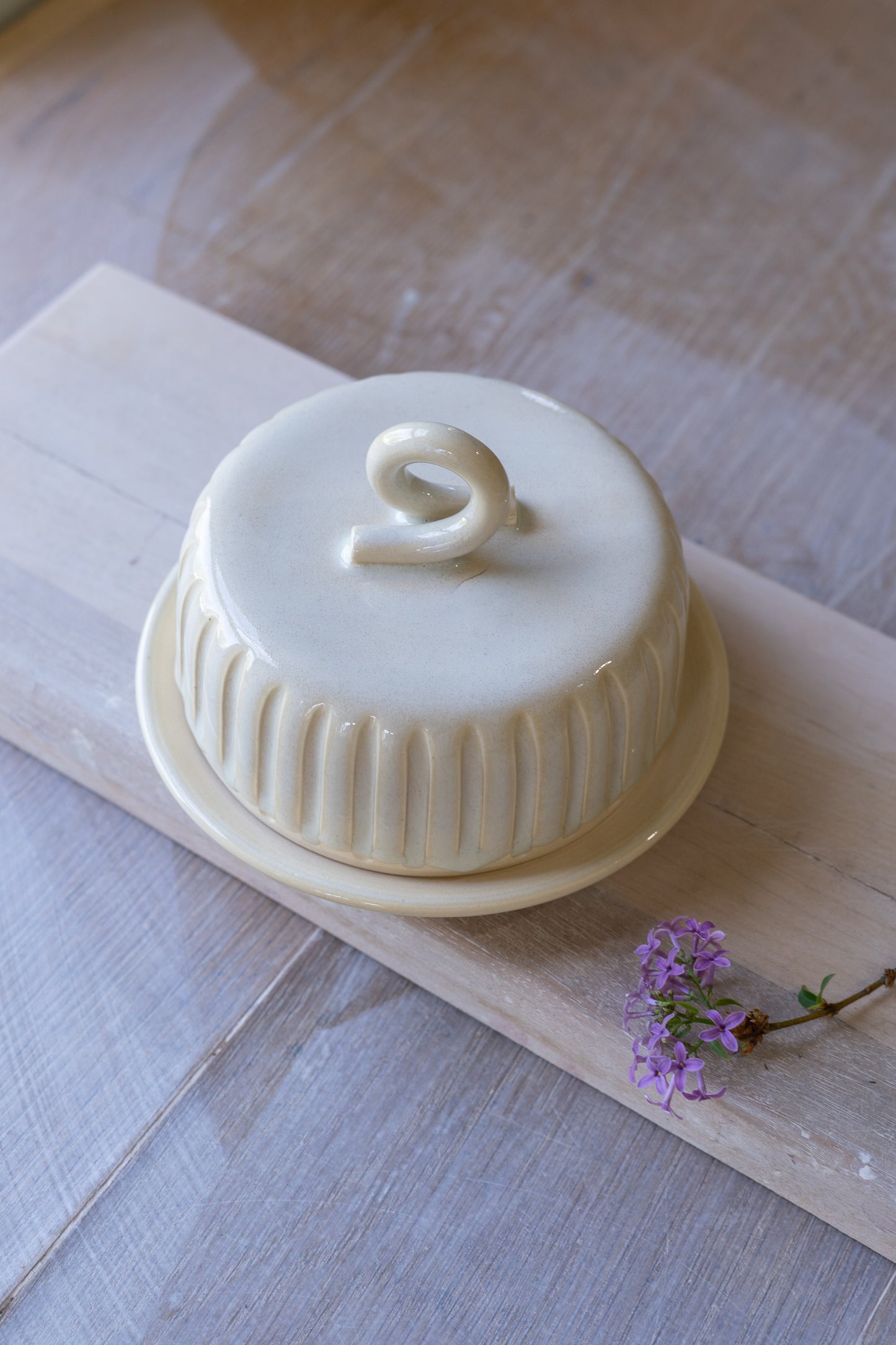 Fluted Butter Dish in Creamy White