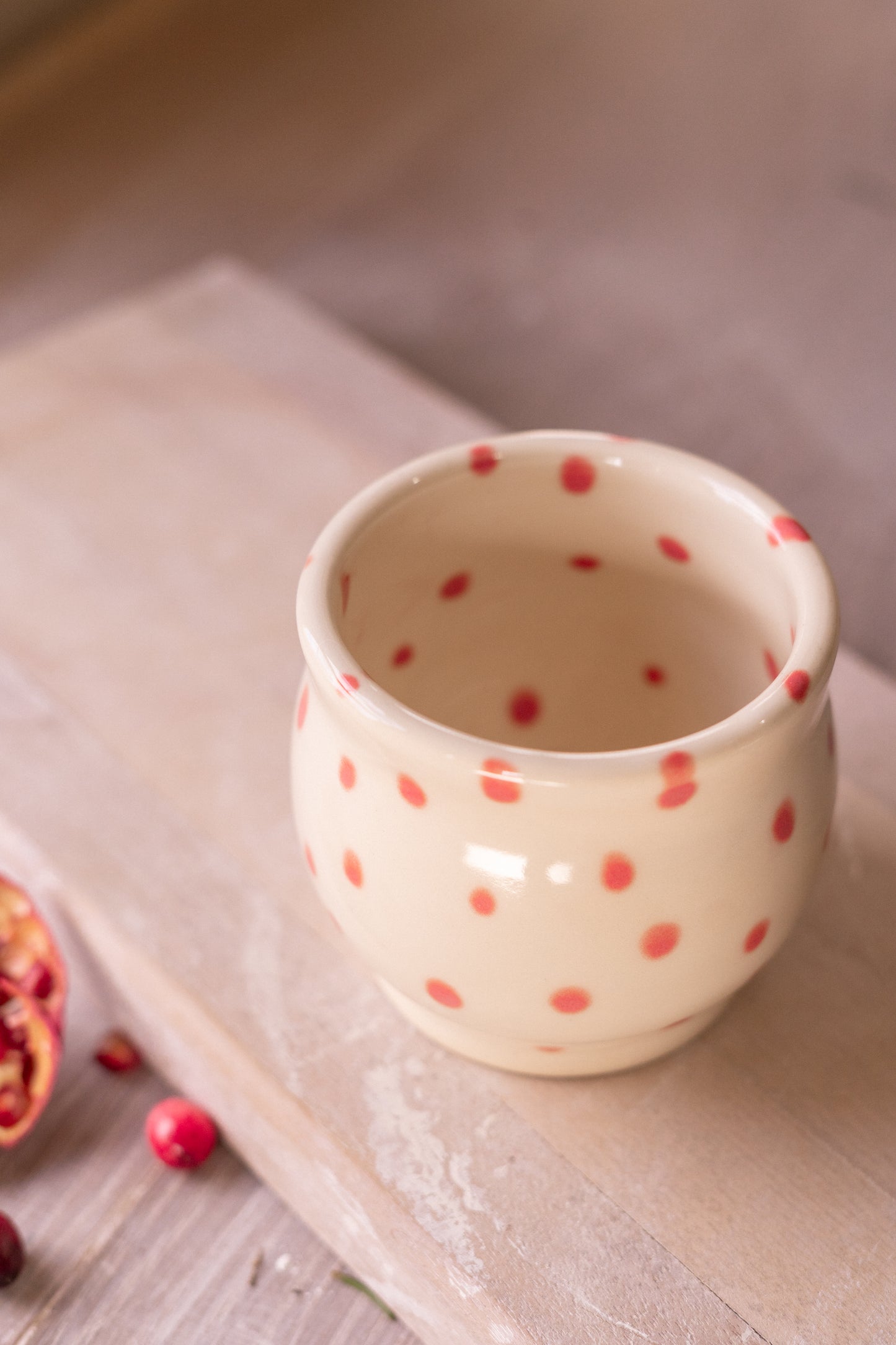 Curvy Cup in Raspberry Dots