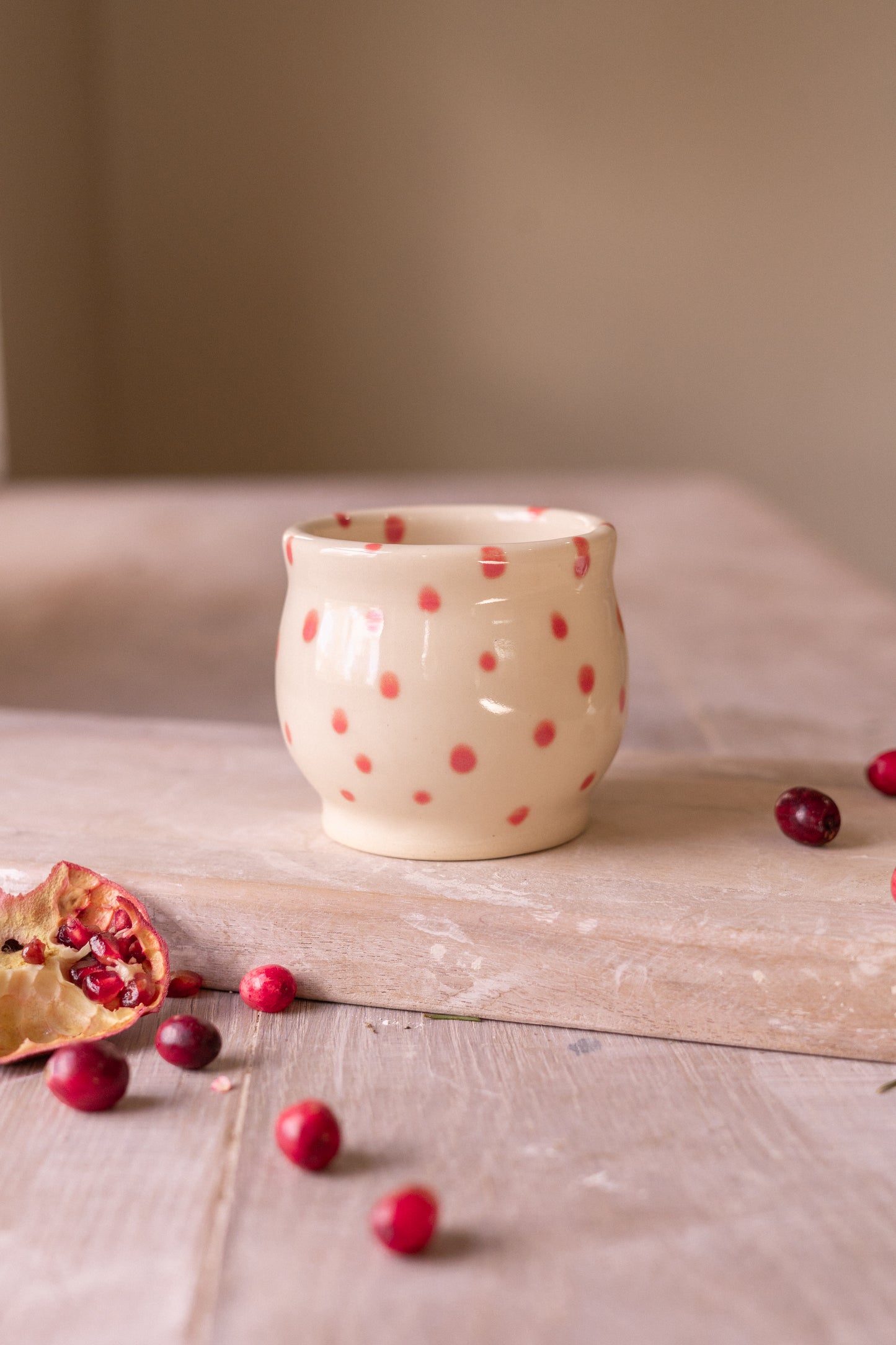 Curvy Cup in Raspberry Dots