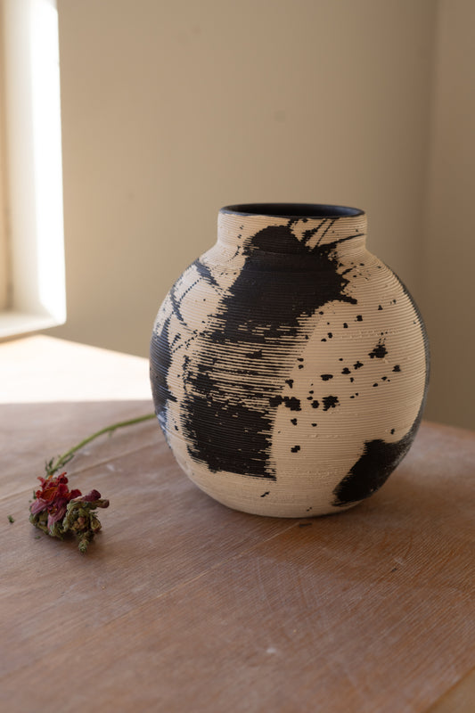 Textured Black and Beige Vase Round